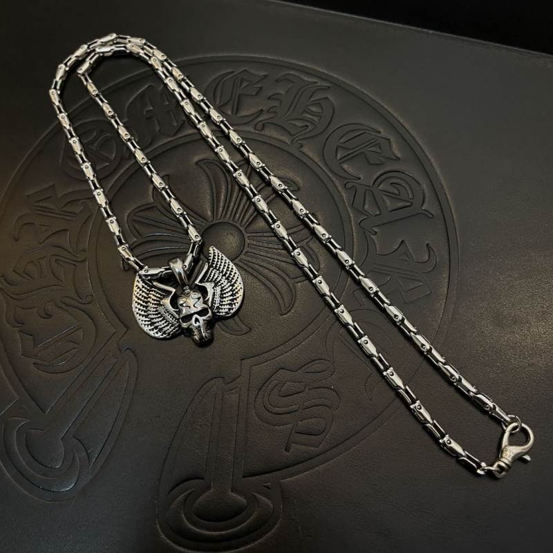 Ch*0me He**ts necklaces